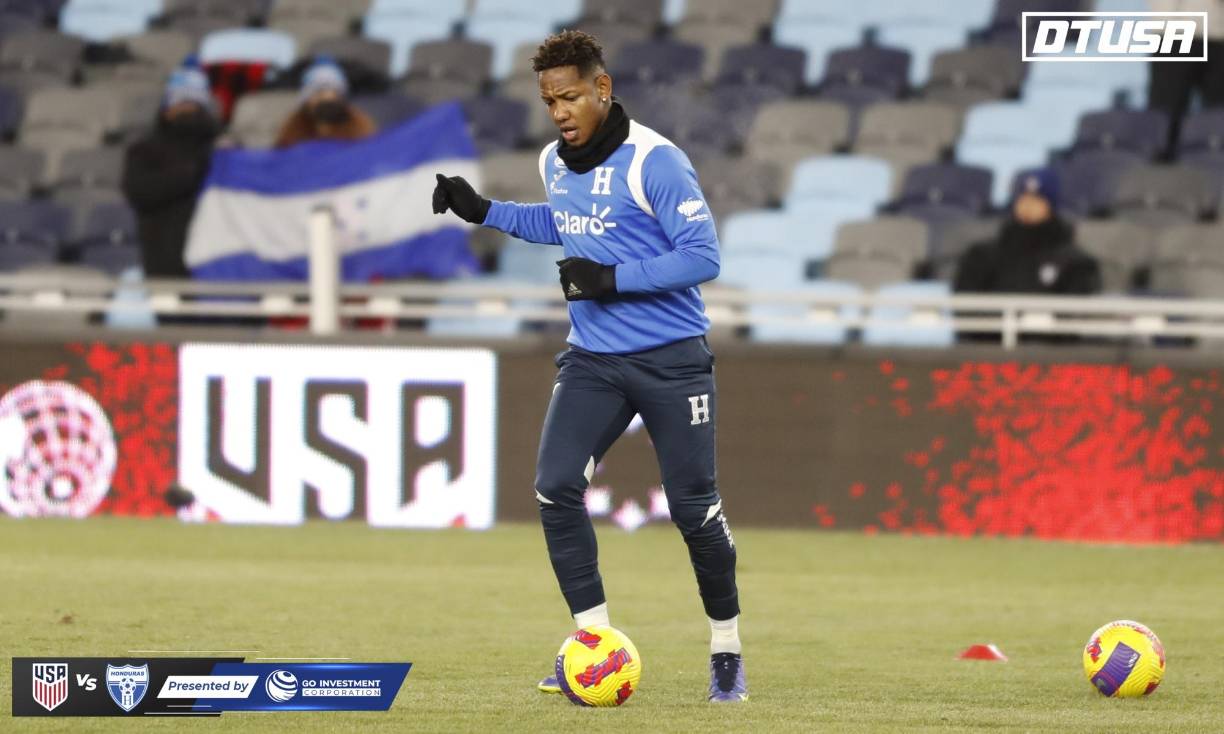 Romell Quioto durante el calentamiento de Honduras.