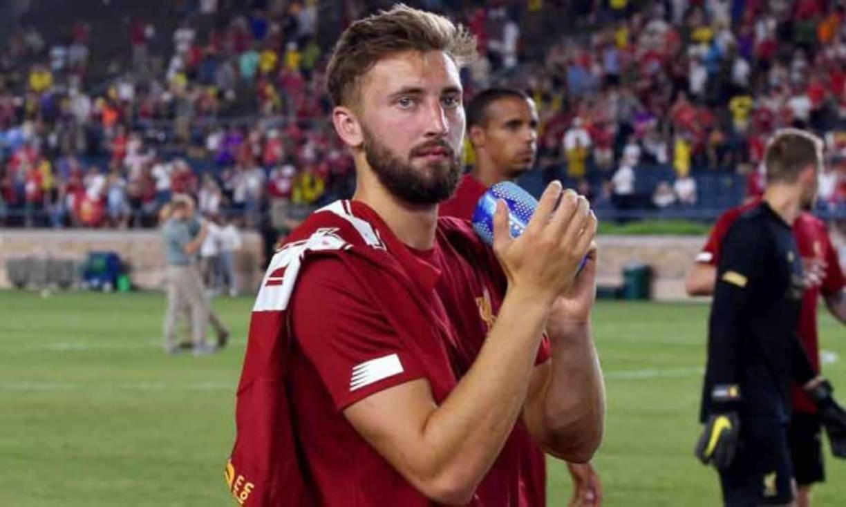 Sorpresa. El Liverpool anunció el regreso del central inglés Nathaniel Phillips, quien estuvo cedido a préstamo en el Stuttgart de Alemania. Cuenta con 22 años de edad y llega por pedido de Jurgen Klopp al equipo campeón del mundo.