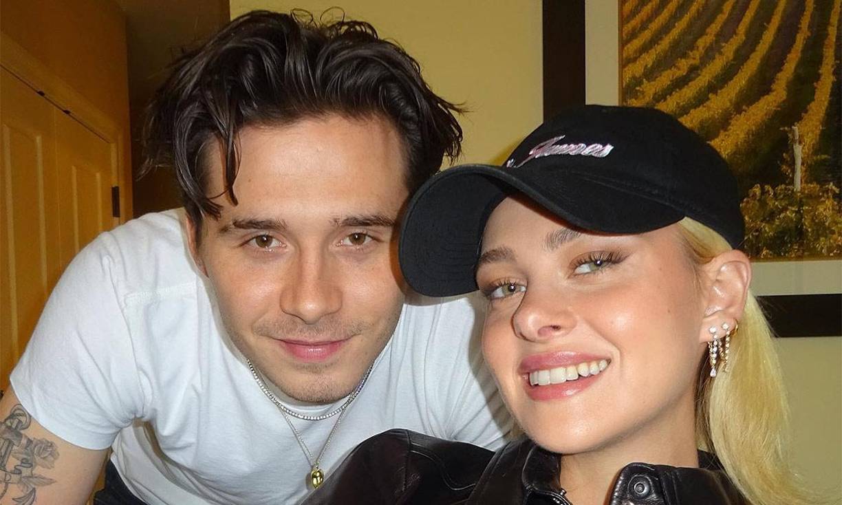 La pareja inició su noviazgo en 2019, y en julio de 2020 se comprometieron en matrimonio. 