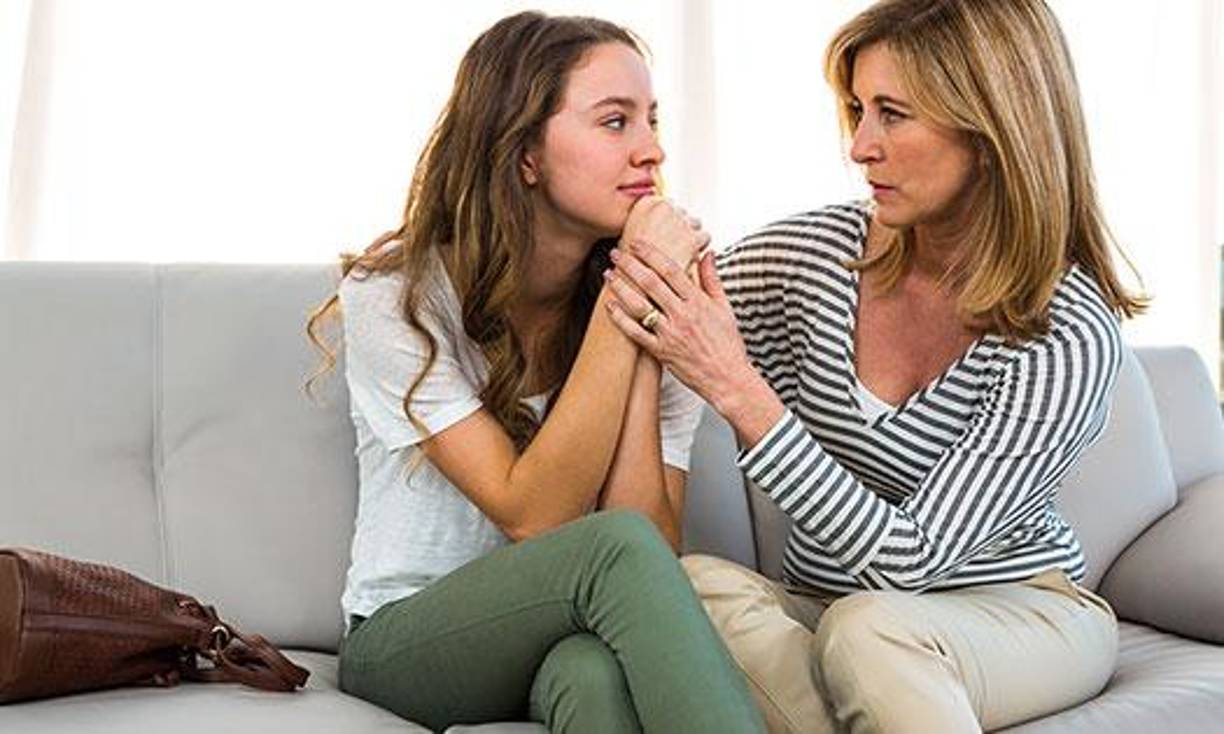 Los investigadores encontraron que los chicos de 10 a 13 años con TDAH, trastorno bipolar, un trastorno del espectro autista u otro trastorno del desarrollo tenían unas probabilidades un 80 por ciento más altas de implicarse en conductas graves de autolesión que requieran hospitalización. Por otro lado, las chicas adolescentes de 14 a 17 años con depresión y ansiedad, trastornos relacionados con las sustancias y el trauma, y trastornos de la personalidad y de la alimentación también tenían un riesgo alto de autolesiones graves, mostró el estudio. 