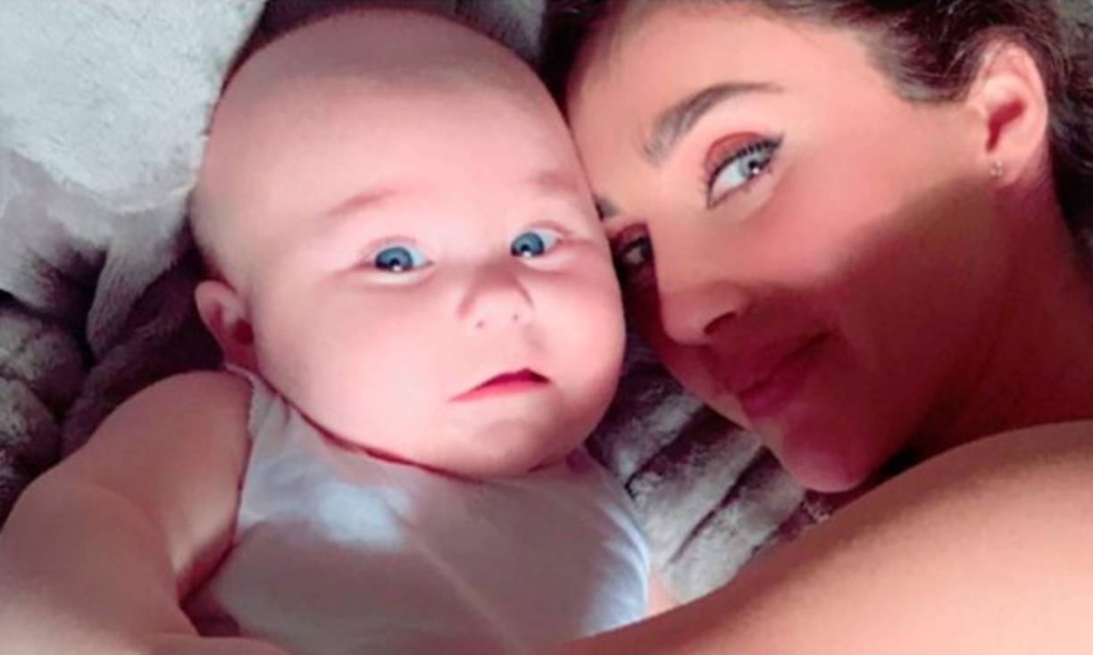 La cantante y actriz mexicana Anahí trajo al mundo a su primer hijito Manuel, quien nació en horas de la noche el 17 de enero en Chiapas, México.