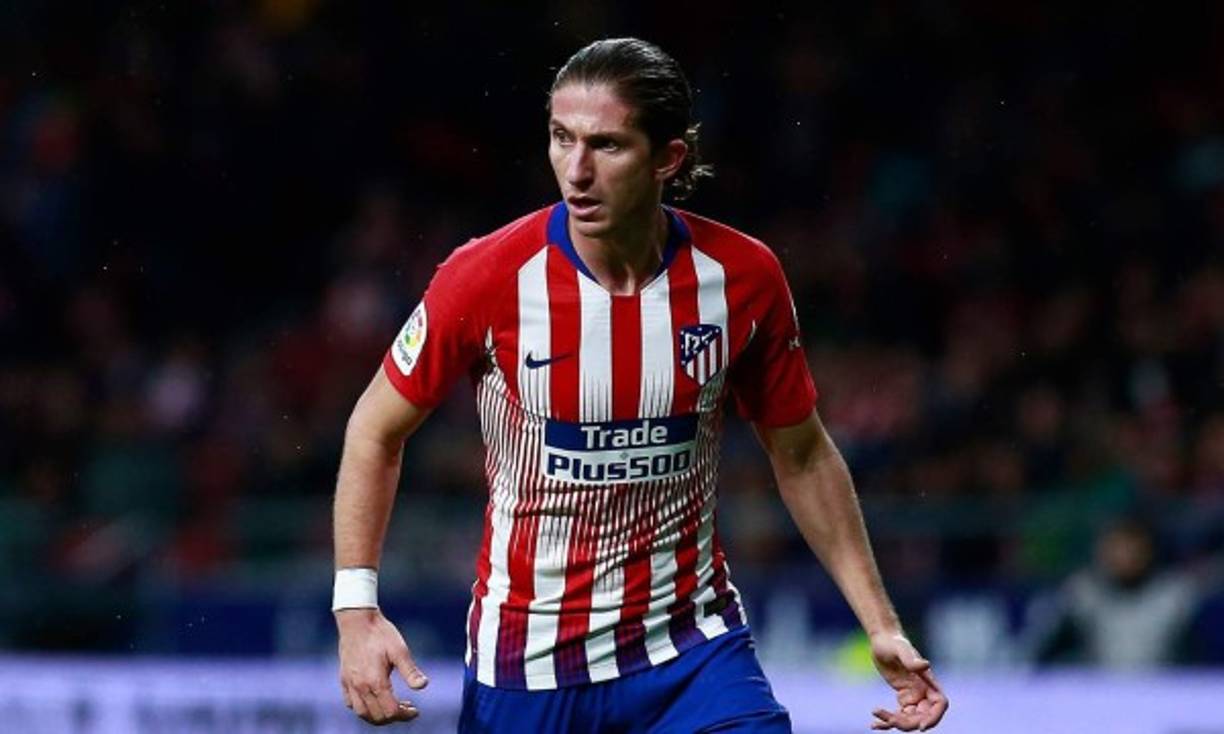 El futuro de Filipe Luis parece que comienza a aclararse y podría llegar el fin de su etapa como jugador de Atlético de Madrid, donde su contrato termina el 30 de junio. El jugador tiene varias alternativas para seguir su carrera, una de ellas es Barcelona, y es la que más lo seduce, ya que es el úlyimo campeón de la Liga Española.