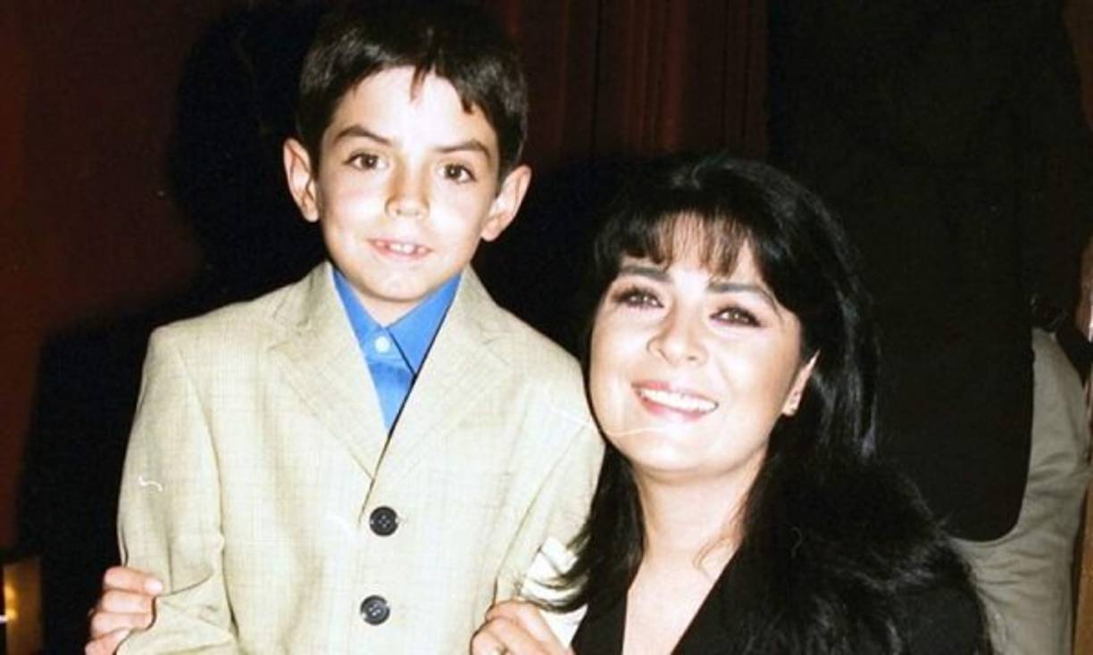 Pero Victoria asegura que nunca supo que era una broma. Mientras que Eugenio ha dicho que ella “siempre lo supo, desde el momento en que le pusieron el vestido con masking”.<br/><br/>Lo cierto es que poco tiempo después la pareja se separó. “Se nos acabó el amor”, dijo Ruffo en un programa de Historias Engarzadas, de Azteca.<br/><br/>Pero, lo que sí fue real es que concibieron a su hijo José Eduardo, quien es muy idéntico a su padre.