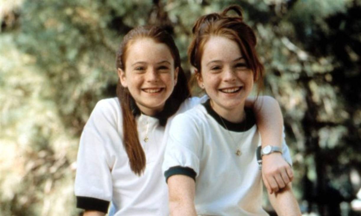 Estrella desde niña<br/>Su debut como actriz en la pantalla grande fue en la exitosa película de 1998, Juego de Gemelas, de Disney, cuando apenas tenía 11 años; interpretó a las hermanas Hallie y Annie Parker, papel con el que logró ganarse el corazón de todo el mundo y con el cual inició una jugosa carrera protagonizando otros filmes igual de exitosos como: Un Viernes de Locos (2003), Confesiones de una Típica Adolescente (2004), Chicas Pesadas (2004), Herbie: A Toda Marcha (2005) y Golpe de Suerte (2006). <br/>