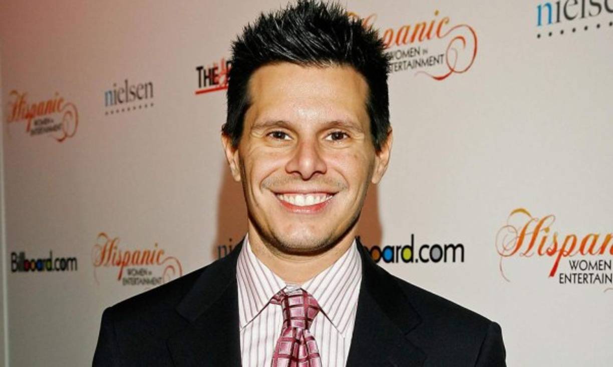 Silvio Horta (45 años):<br/><br/>El creador de la serie estadounidense 'Ugly Betty' Silvio Horta se suicidó el 7 enero al dispararse en la cabeza en Miami, ciudad a la que sus padres llegaron de Cuba en 1969 escapando del Gobierno castrista.<br/><br/>Horta estudió cine en Nueva York antes de mudarse a Los Ángeles, donde se enfocó en su carrera de guionista, tarea que le llevó a la fama después de que fuera contactado por Ventana Rosa, la productora de la actriz Salma Hayek, para desarrollar la versión en serie de la telenovela colombiana 'Yo soy Betty La Fea', que fue un éxito en la televisión estadounidense y duró cuatro temporadas.