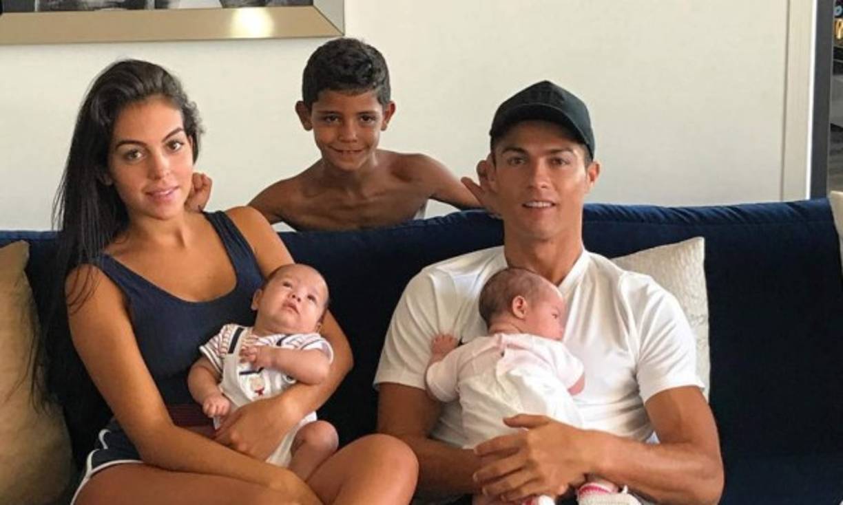 Cristiano Ronald ha formado una gran familia con la española Georgina Rodríguez.