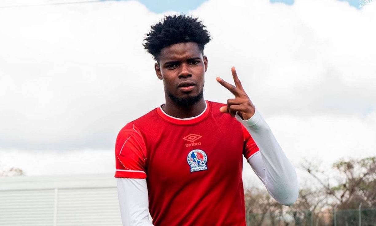 Maylor Núñez: Lateral por la banda derecha.