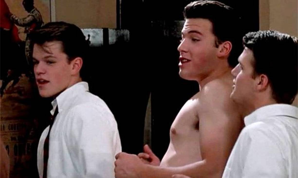 <b>SCHOOL TIES</b>Affleck y Damon protagonizaron esta cinta junto a Brendan Fraser en 1992. En la película, ambientada en la década de 1950, Fraser interpreta a David Greene, un estudiante de secundaria judío que obtiene una beca deportiva para asistir a la escuela preparatoria. Allí, la mayoría de la escuela y el personal son antisemitas y él lucha. Damon interpreta al principal antagonista de David, Dillon, mientras que Affleck interpreta a Chesty Smith.