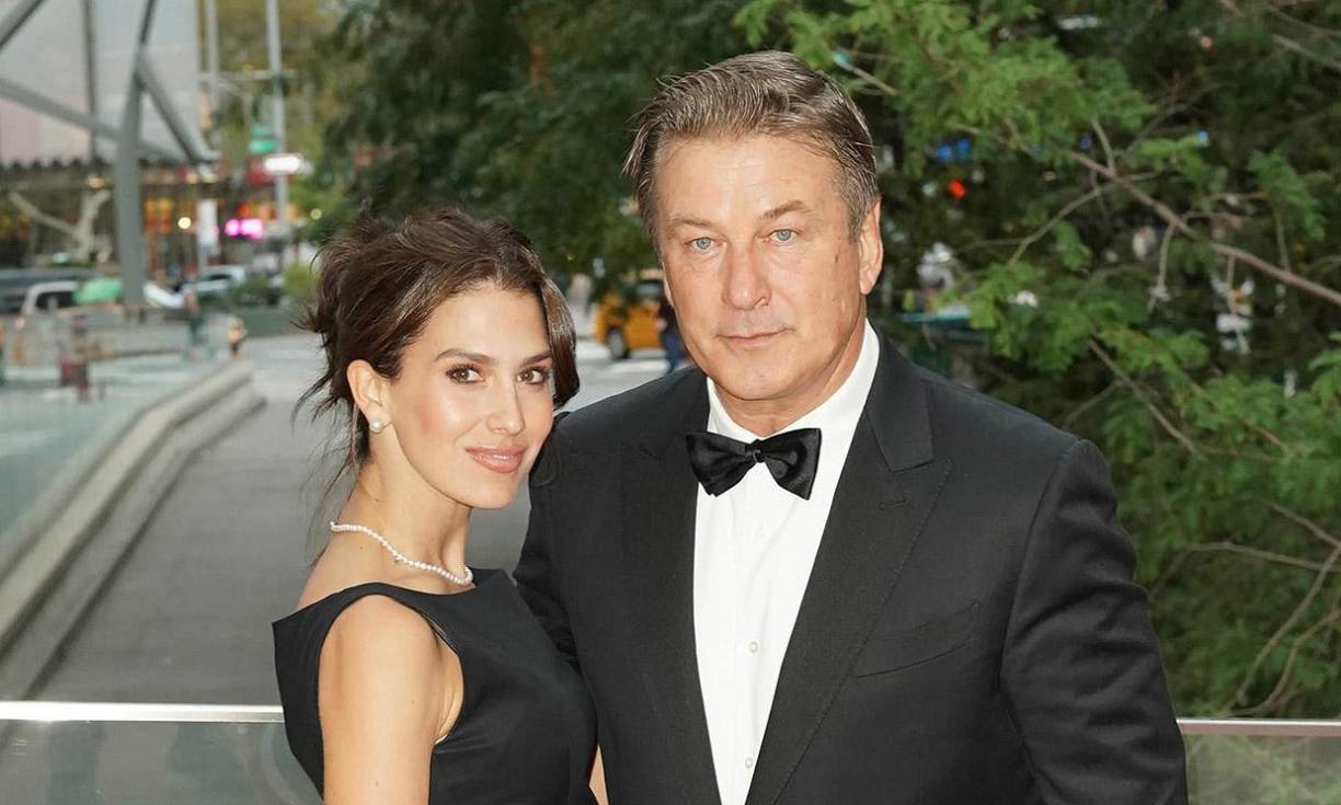 Lleva casado desde 2012 con la instructora de yoga Hilaria Baldwin (25 años menor que él), a quien conoció en un restaurante de Manhattan. Con ella ha tenido seis hijos, el último a comienzos de año por gestación subrogada.