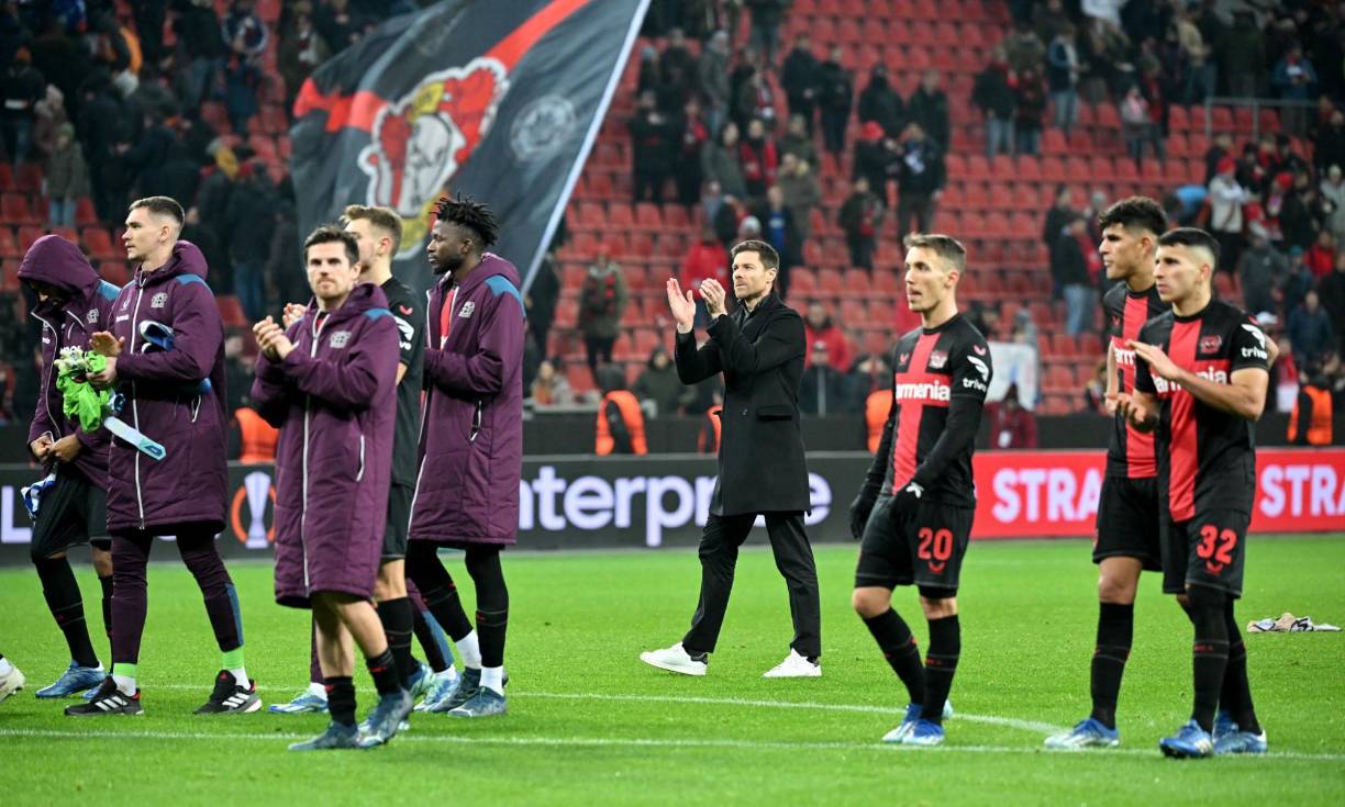 Simon Rolfes, director del Bayer Leverkusen: “Todos se quedan. En invierno no dejaremos ir a ningún jugador”.