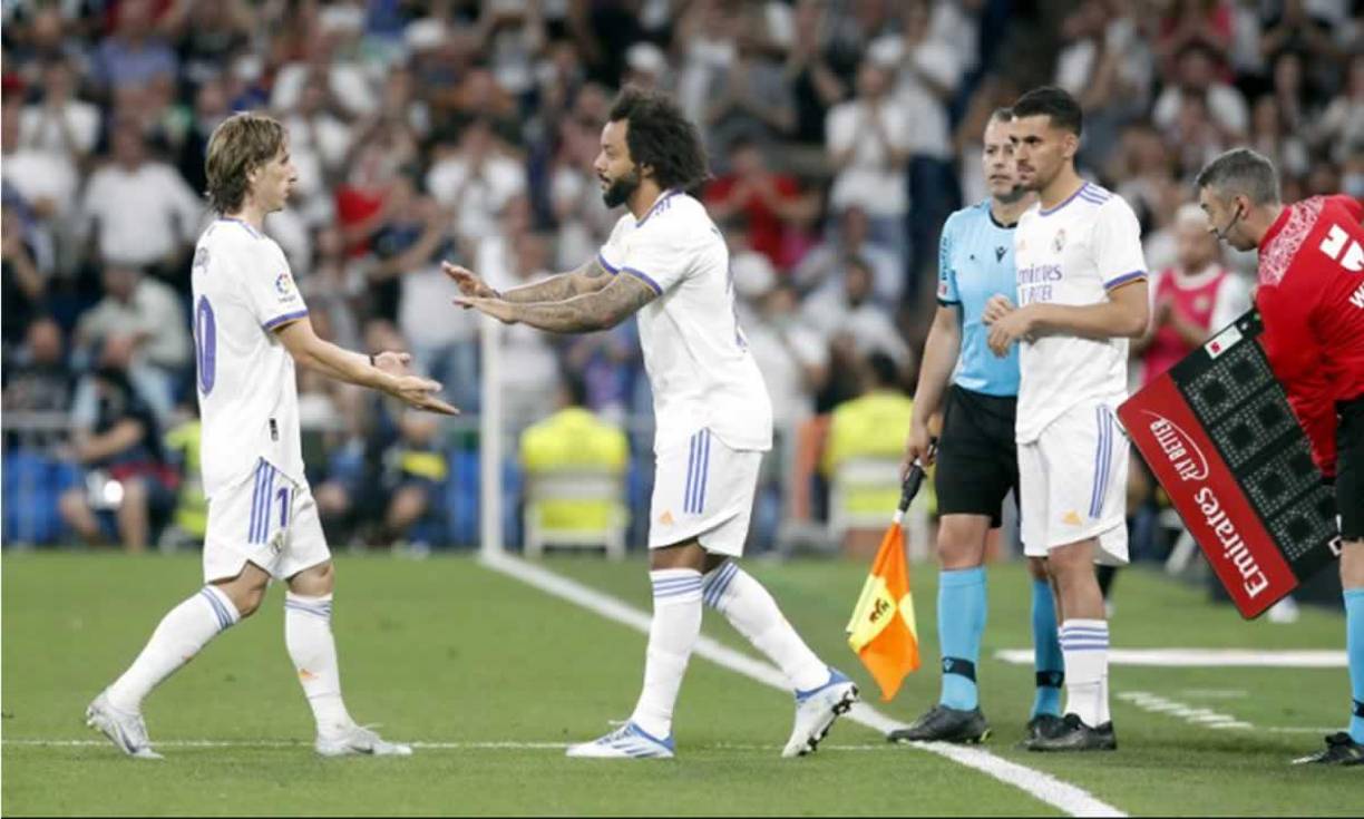 En el segundo tiempo, salió Luka Modric y entró Marcelo para despedirse jugando en el Bernabéu.