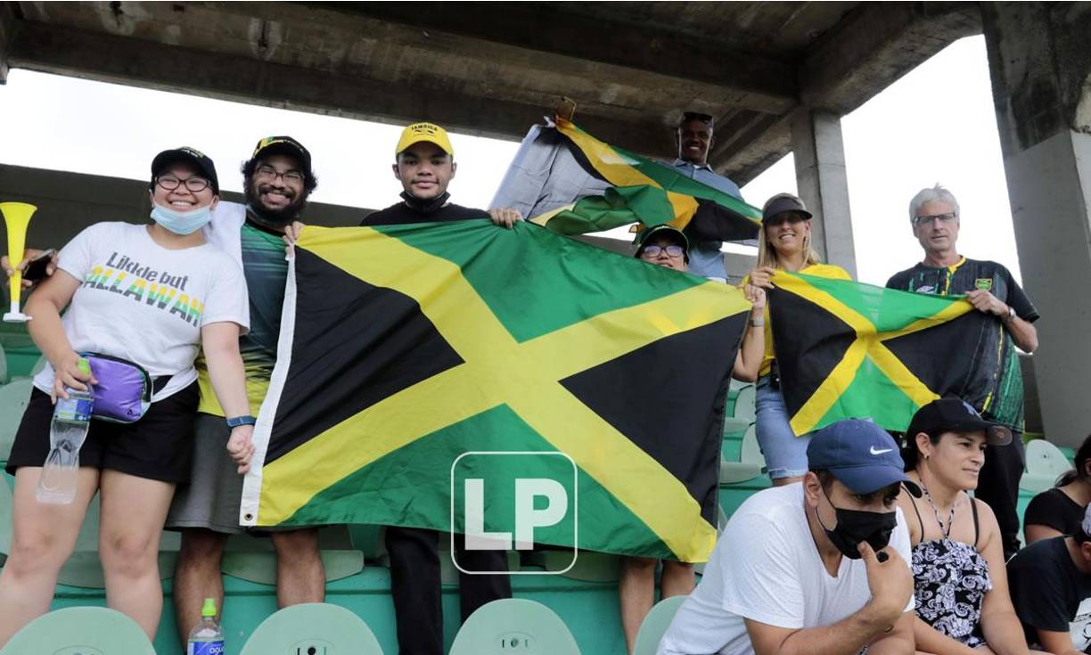 Aficionados jamaicanos se hicieron presente en el Yankel Rosenthal para apoyar a su selección.