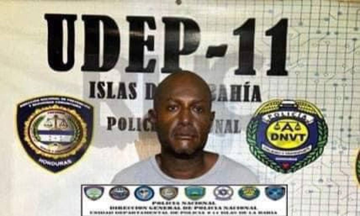 El individuo fue capturado con un machete con el que se presume habría cometido el doble crimen.