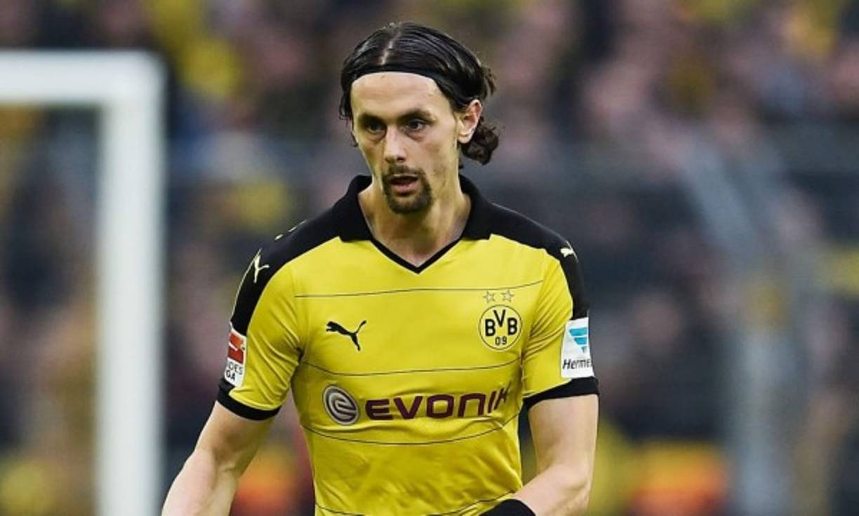 El defensa serbio Neven Subotic se marcha del Borussia Dortmund para jugar cedido en el Colonia hasta final de temporada.
