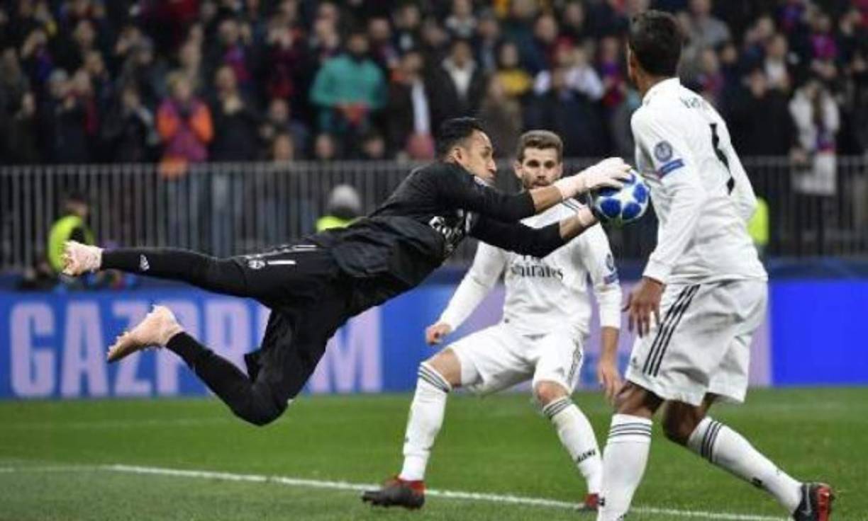 Keylor Navas fue titular en el juego ante el CSKA y al final del encuentro no anduvo con rodeos a la hora de revelar su molestia por ser suplente en la Liga. 'Uno quiere jugar siempre, no voy a bajar los brazos, estoy viviendo una situación nueva para mí', indicó de forma molesta ante los medios de comunicación.