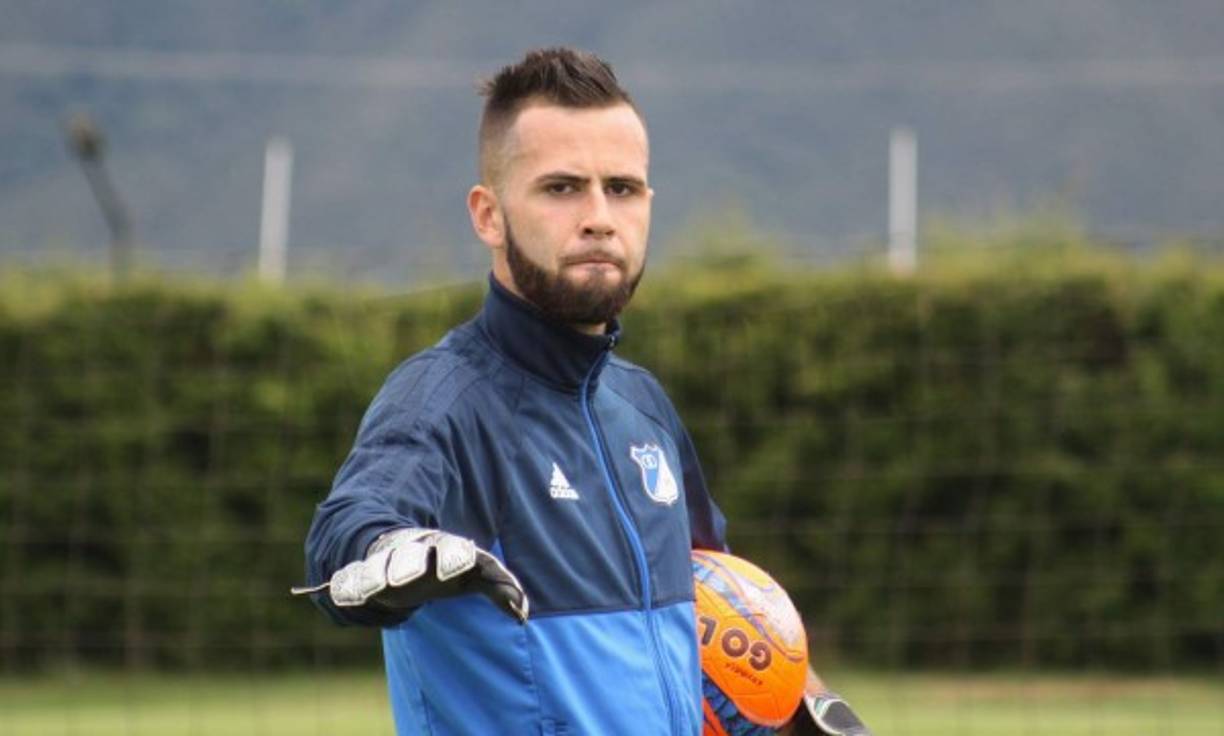 Elías Nazar, mandamás del Honduras Progreso, de paso descartó la llegada del portero colombiano Brayan Silva por temas burocráticos. “Es un gran arquero, con mucho potencial que creo que nos hubiera ayudado muchísimo, pero lamentablemente tiene 22 años y con los derechos de formación nunca pudimos lograr un acuerdo para que no fueran cobrados y el costo es altisimo”.