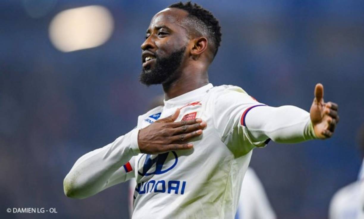 Según informa el periodista Gianluca Di Marzio desde italia, el Barcelona estaría interesado en el delantero francés Moussa Dembélé. El futbolista no jugará competición europea esta temporada con el Olympique de Lyon. Es una petición expresa de Henrik Larsson, ayudante de Koeman. El jugador comunicó que quiere salir este mercado.