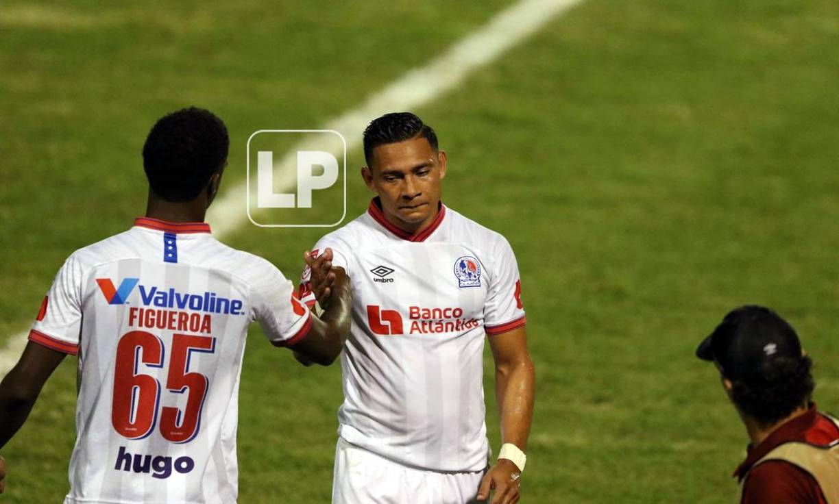 Carlos ‘Mango‘ Sánchez salió en los primeros minutos del partido por lesión y entró Josman Figueroa en su lugar.