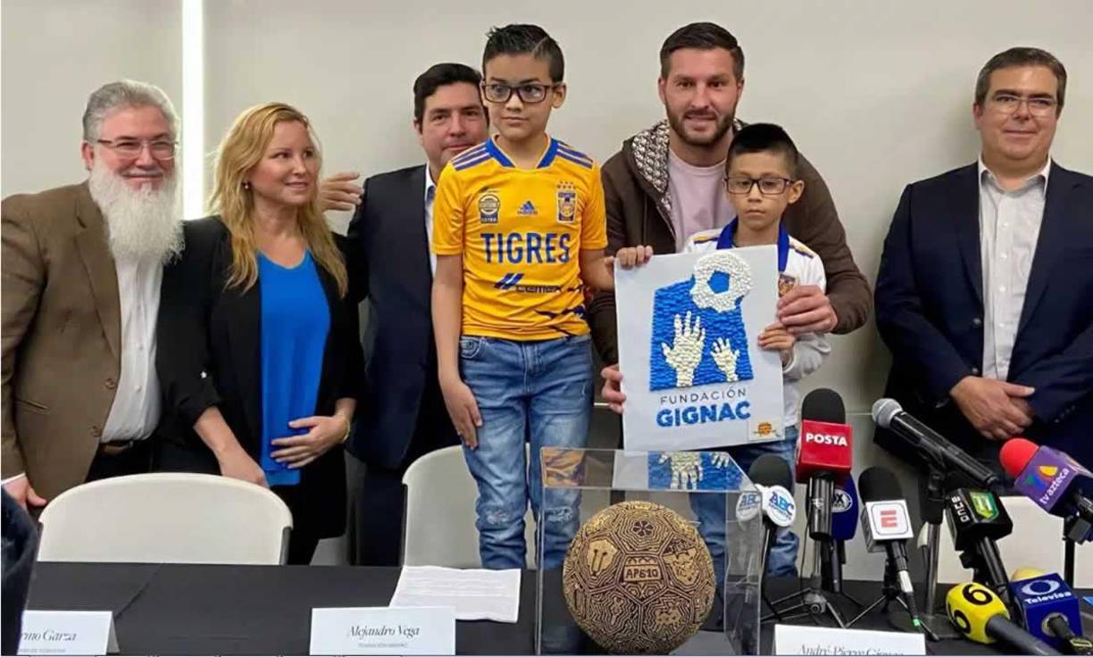 André-Pierre Gignac se ha convertido en una figura por lo que hace dentro, pero también fuera de la cancha, pues se ha caracterizado por apoyar en distintas situaciones de hospitalizaciones, gastos médicos, entre otros. El futbolista lleva a cabo apoyos a niños con diferentes problemas de salud a través de la ‘Fundación Gignac’, la cual es administrada por su esposa.