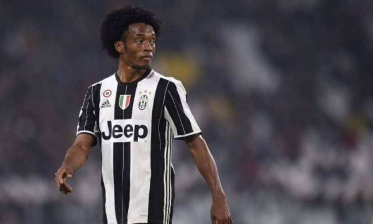 egún La Gazzetta dello Sport, El Arsenal estaría pujando por Cuadrado y su primera oferta sería de 23 millones. La Juventus habría rechazado dicha oferta ya que solo quiere negociar a partir de 35 millones.