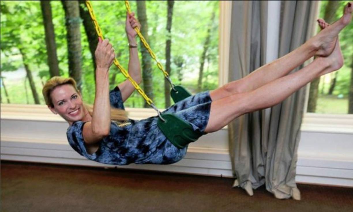 Al inicio se iba uno que otro fin de semana a Las Vegas y, según cuenta, creó otra persona. 'Cuando estaba en Las Vegas, yo era Kelly. Era como si hubiera encontrado a la persona que quería ser, no que quería ser prostituta, pero una persona confiada, empoderada, que tenía voz. Me estaba rebelando en contra de la vida represiva que había llevado como atleta olímpica', señala. Y 'cada vez que veía a un cliente, era como si ganara una carrera'.