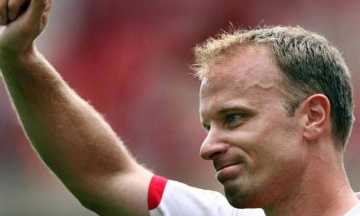 <br/><br/>Dennis Bergkamp, si bien participó de varias competiciones internacionales con Holanda, el astro que brilló en el Arsenal le puso punto final por su fobia a viajar en avión. En la mayoría de los casos, el atacante se trasladaba en tren a los destinos europeos, pero dicha solución se desvaneció cuando Corea y Japón organizaron el Mundial del 2002.<br/>