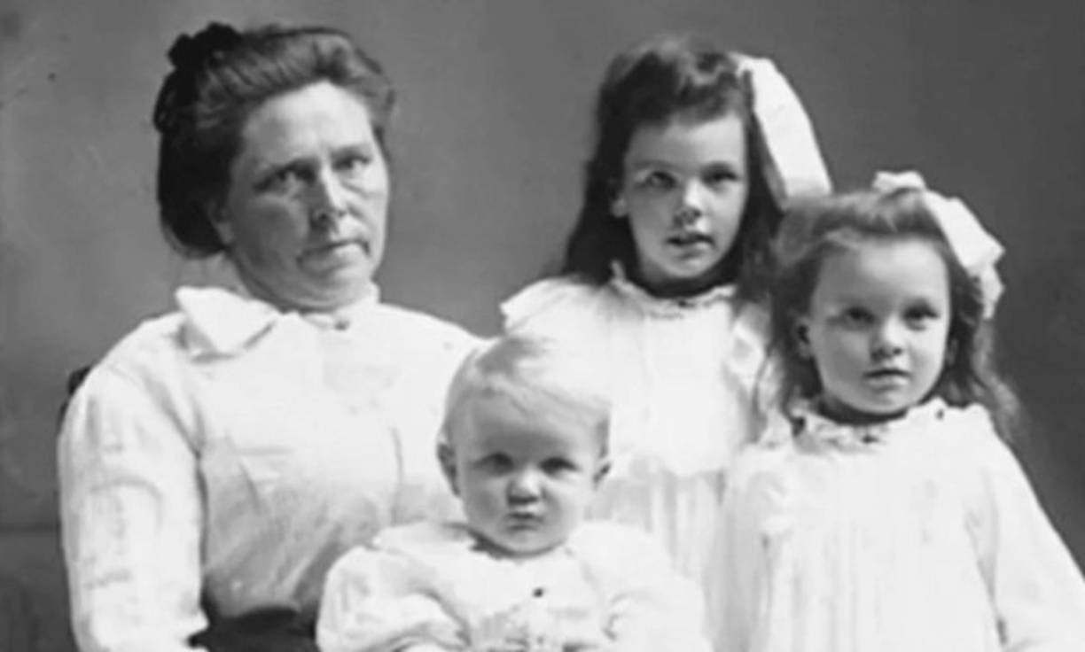 12. Y los asesinatos de Belle Gunness, a finales del siglo XIX y principios del siglo XX.<br/><br/>Ella atraía hombres a su granja, les tomaba las pólizas de seguro de vida o les hacía traer dinero para poder”invertir en su propiedad de crecimiento” para luego matarlos y alimentar a sus cerdos. También mató a la mayoría de sus novios, a sus dos maridos y dos hijas.
