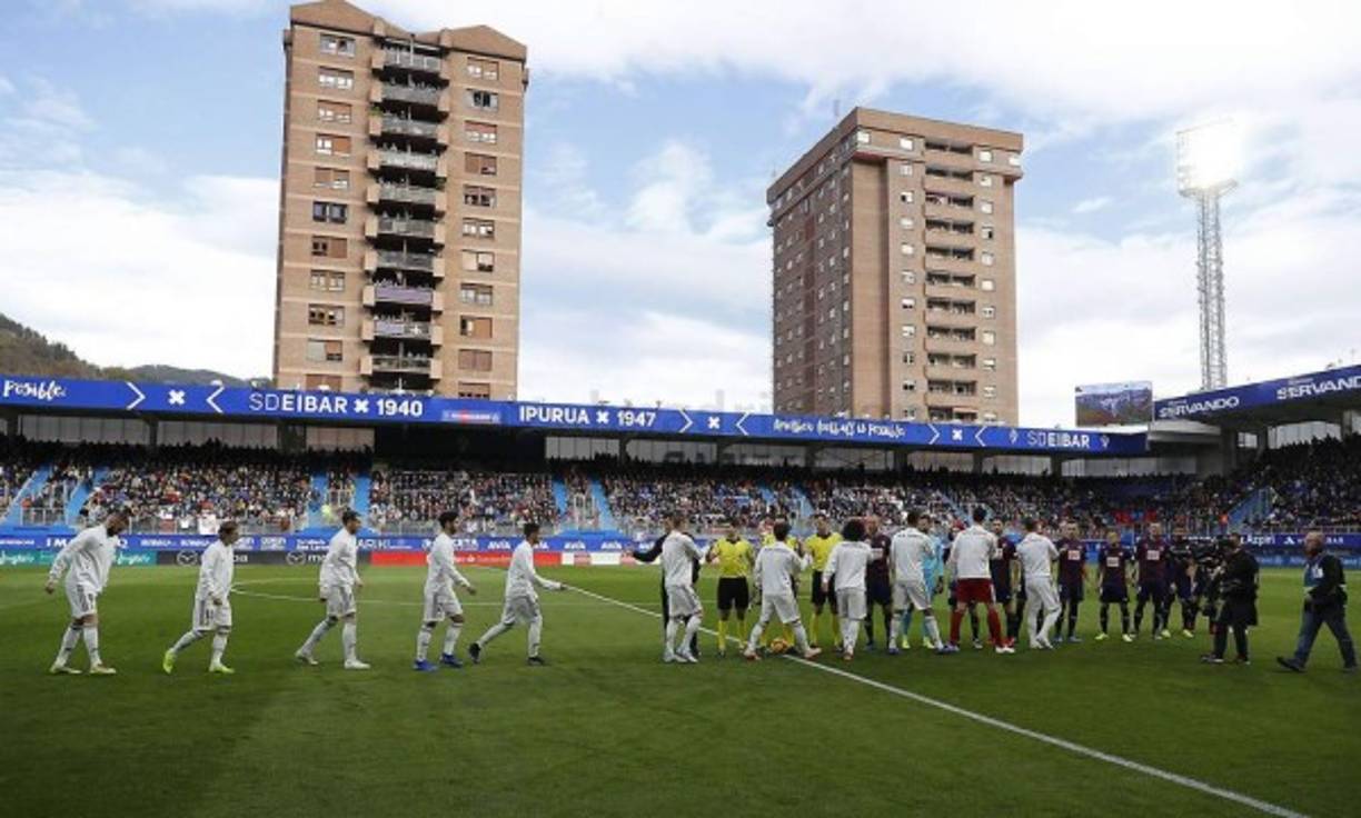 Las imágenes de la dura derrota que sufrió el Real Madrid en su visita al Eibar en el estadio de Ipurúa.