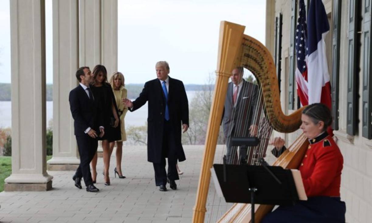 Jambalaya, cordero y ópera serán los platos fuertes de una celebración supervisada al detalle por Melania, que se estrena como anfitriona en su primera cena de Estado en la Casa Blanca.