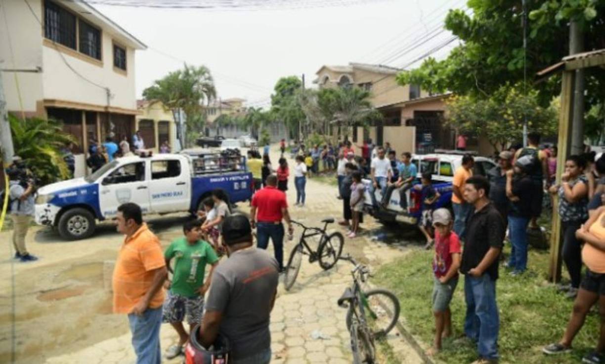 Los tres fueron ultimados supuestamente por sujetos fuertemente armados que se conducían en una camioneta.