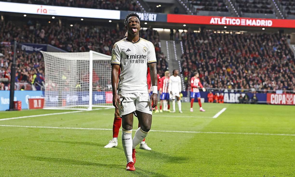 Vinicius dedicó varios gestos a los aficionados del Atlético en el Estadio Cívitas Metropolitano.