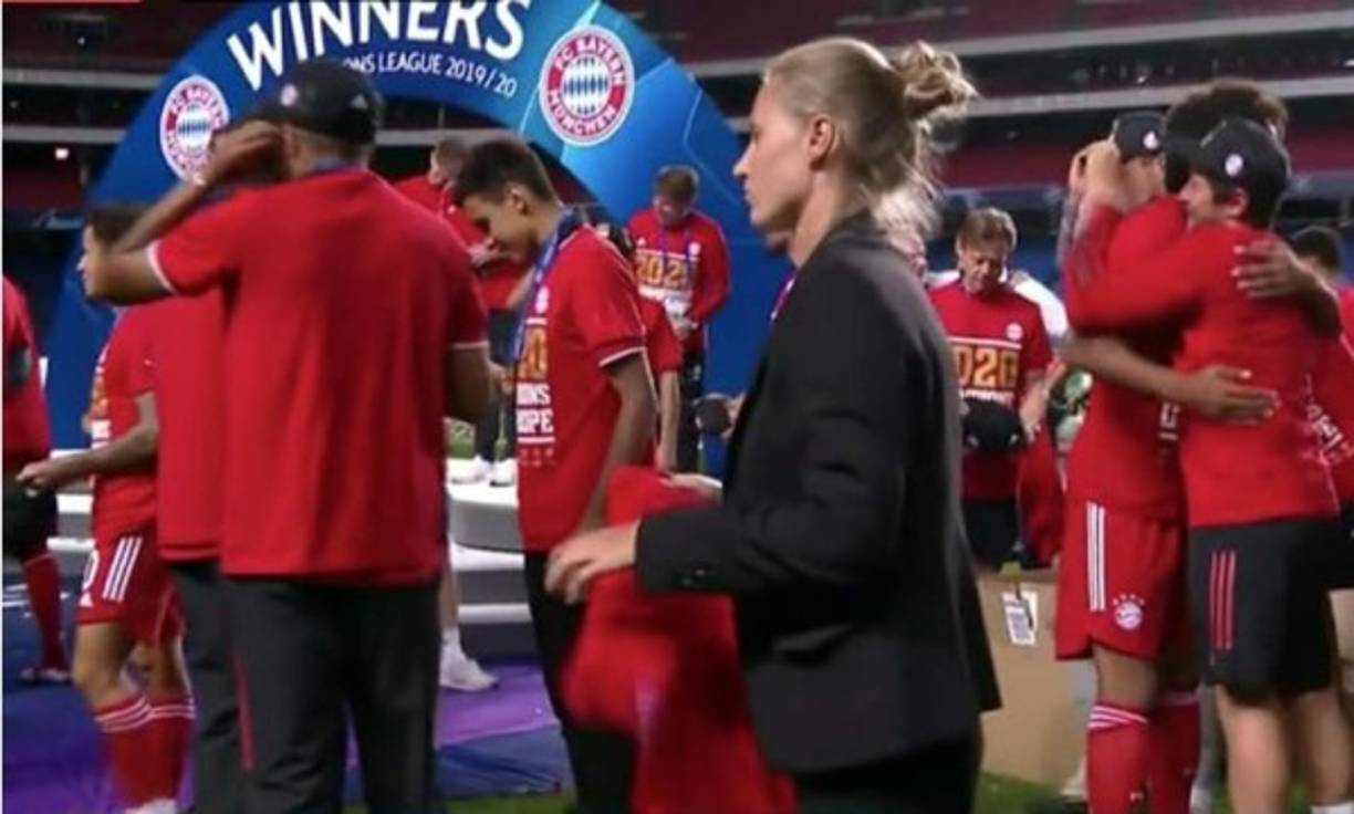 Kathleen Krüger se unió a los festejos del Bayern como campeón de la Champions League. Los jugadores y el técnico la llama 'La Jefa'.