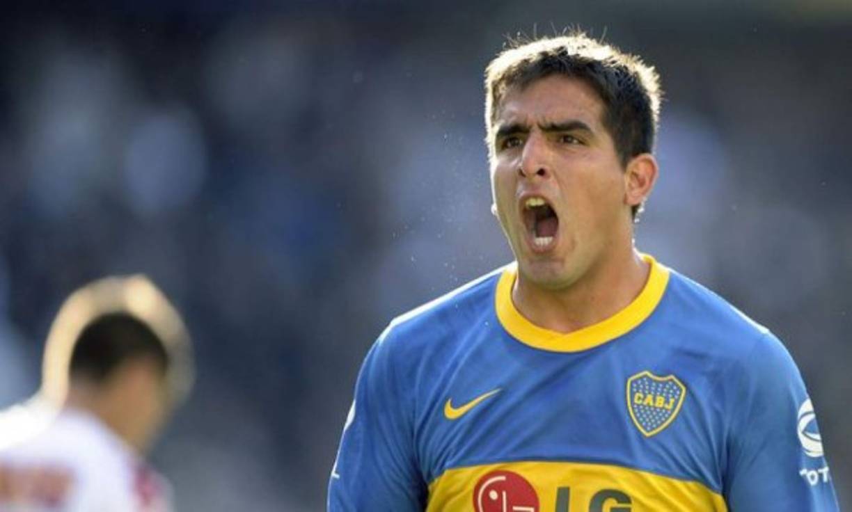 El joven delantero Lucas Viatri permaneció en prisión durante casi un mes en 2008. Viatri y varios acompañantes armados entraron a robar a una peluquería de Buenos Aires y escaparon con 5.000 dólares, tijeras y navajas importadas