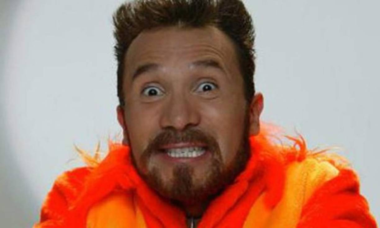 Junior Peluche era uno de los personajes más divertidos del show. Tras un accidente perdió la memoria y se convirtió en el hijo adoptado de los Peluche.