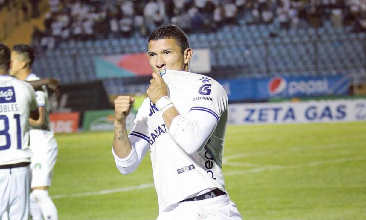Las redes sociales han estallado tras oficializarse el fichaje de Kevin López por el Olimpia. En el Motagua no perdonan que uno de sus exfutbolistas se una al cuadro olimpista.