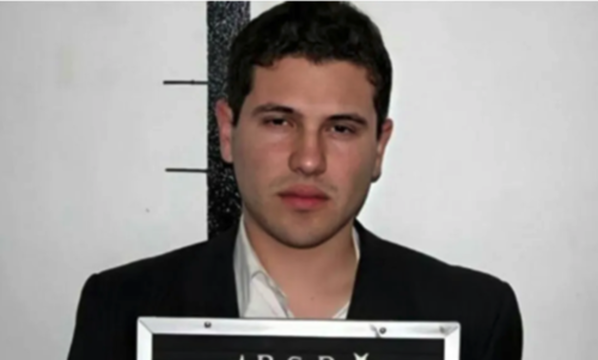 Iván Archivaldo Guzmán Salazar. Nacido en 1983, el <b>hermano mayor </b>de Jesús Alfredo,<b> Iván Archivaldo Guzmán Salazar </b>ha estado en la mira de la DEA desde el 2018 y también ha sido catalogado como un alto miembro dentro del Cártel de Sinaloa.