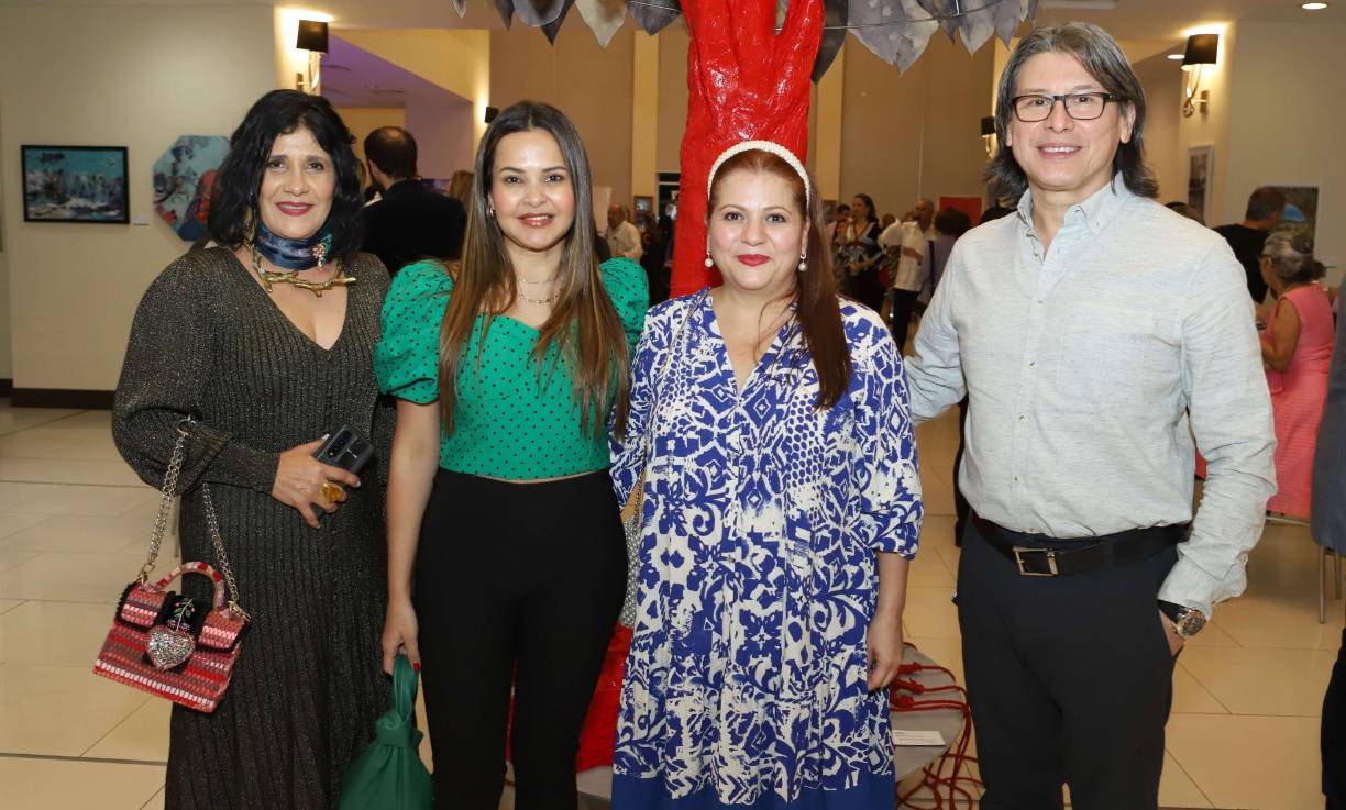 Dorís Mejía con Any Santos, Sulim Trejo y Rider Andino 