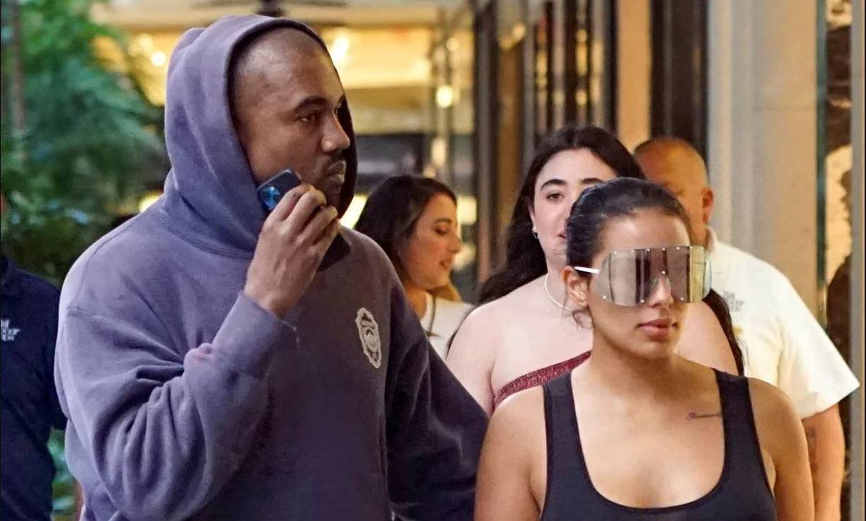 Lo que diferencia a ambas mujeres en el plano meramente físico es que, al contrario que Kim, Chaney tiene varios tatuajes repartidos por todo el cuerpo.