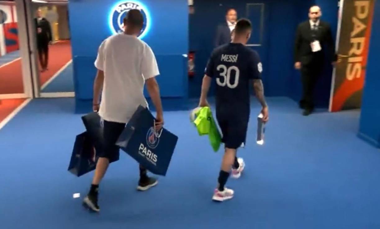 Lionel Messi se marchó antes al vestuario, mientras sus compañeros seguían celebrando en el campo la consagración del título de la Ligue 1.