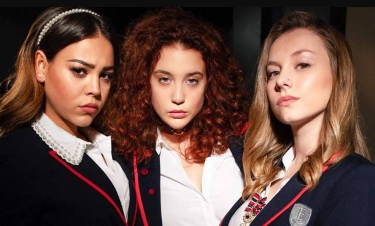 Trabajando a la pare de otras figuras femeninas que ya son todo unas estrellas, como como la mexicana Danna Paola o su compatriota María Pedraza, Ester ha logrado cautivar a los seguidores de la serie juvenil.