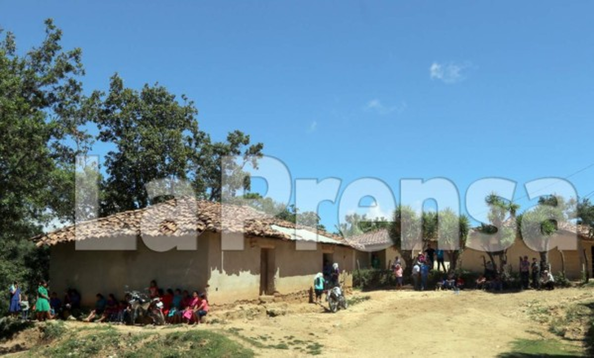 Hasta el momento no han encontrado respuesta a este problema que los agobia. Los expertos dicen que es urgente enviar una brigada para que estudie los casos. En el pueblo no se habla de otra cosa.