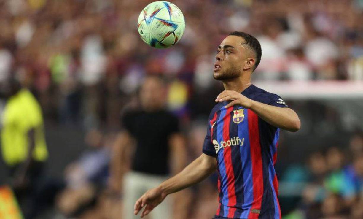 El FC Barcelona barajaba varias ventas de cara a mejorar su situación económica. Sin embargo, el equipo azulgrana podría quedarse con el Sergiño Dest, y es que el jugador estadounidense se ha manifestado tras los rumores de su salida y quiere quedarse en el equipo azulgrana, rechaza marcharse.