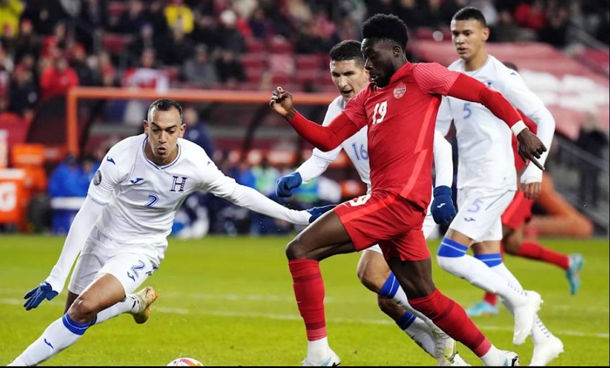 Alphonso Davies fue un dolor de cabeza para la defensa hondureña.