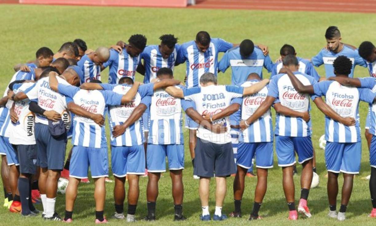 SPB03. Sochi (Russian Federation), 04/07/2018.- Brazil's player Neymar in action during a training session in Sochi, Russia, 04 July 2018. Brazil will face Belgium in their FIFA World Cup 2018 quarter final soccer match on 06 July 2018 in Kazan. (Mundial de Fútbol, Bélgica, Brasil, Rusia) EFE/EPA/RONALD WITTEK EDITORIAL USE ONLY