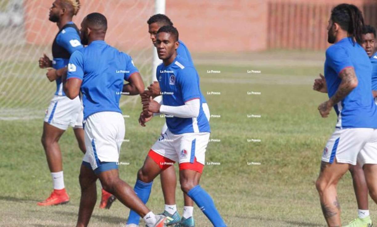 'Creo que esta semana se puede arreglar todo, puede ser hoy, puede ser mañana, esperemos que todo se de, de mi parte estoy muy contento, acá me fue muy bien', indicó Beckeles al señalar que podría firmar con Olimpia.