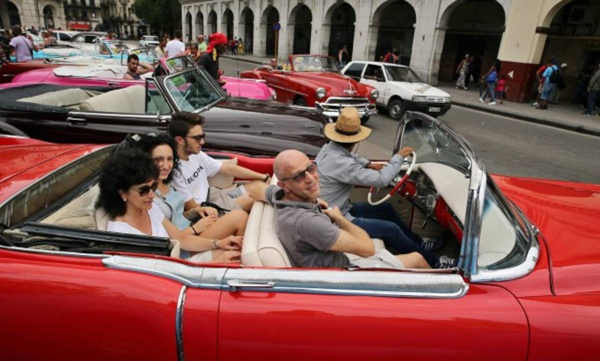 Más de dos millones de turistas han visitado Cuba en lo que va de 2015.