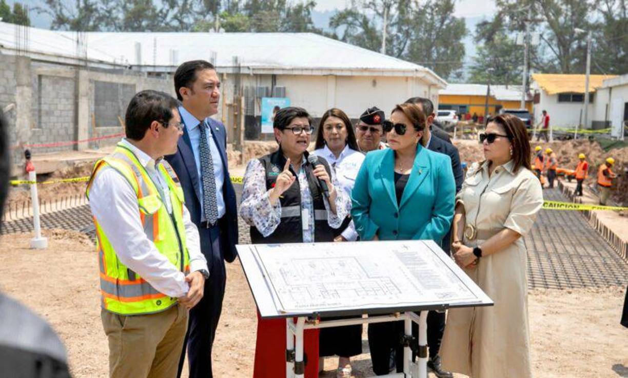 Finalmente, Fabricio Sandoval expresó que, desde el Congreso Nacional, respaldan la gestión de Carla Paredes en Salud y de la presidenta Xiomara Castro en el gobierno. 