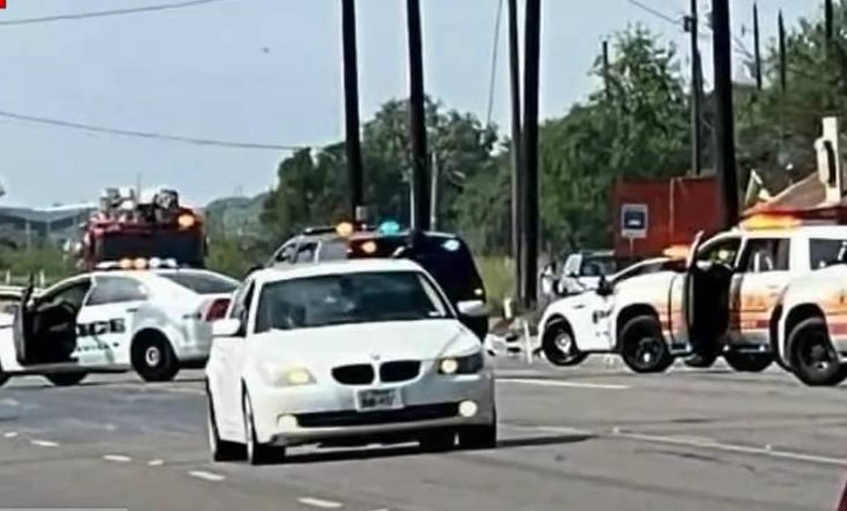 En torno a las 8.30 hora local (13.30 GMT), la Policía recibió el aviso de que un Land Rover había atropellado a varias personas que esperaban en una parada de autobús.