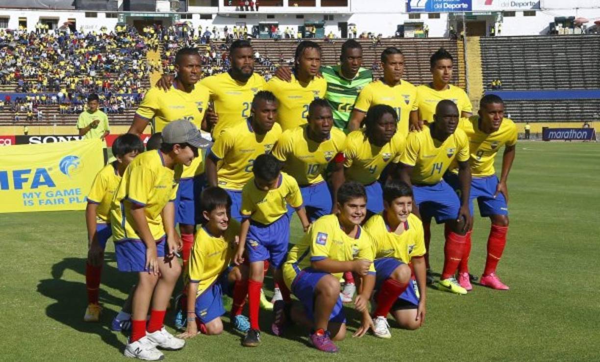 El 11 inicial de los ecuatorianos en el estadio de Atahualpa, salieron con todas sus figuras.