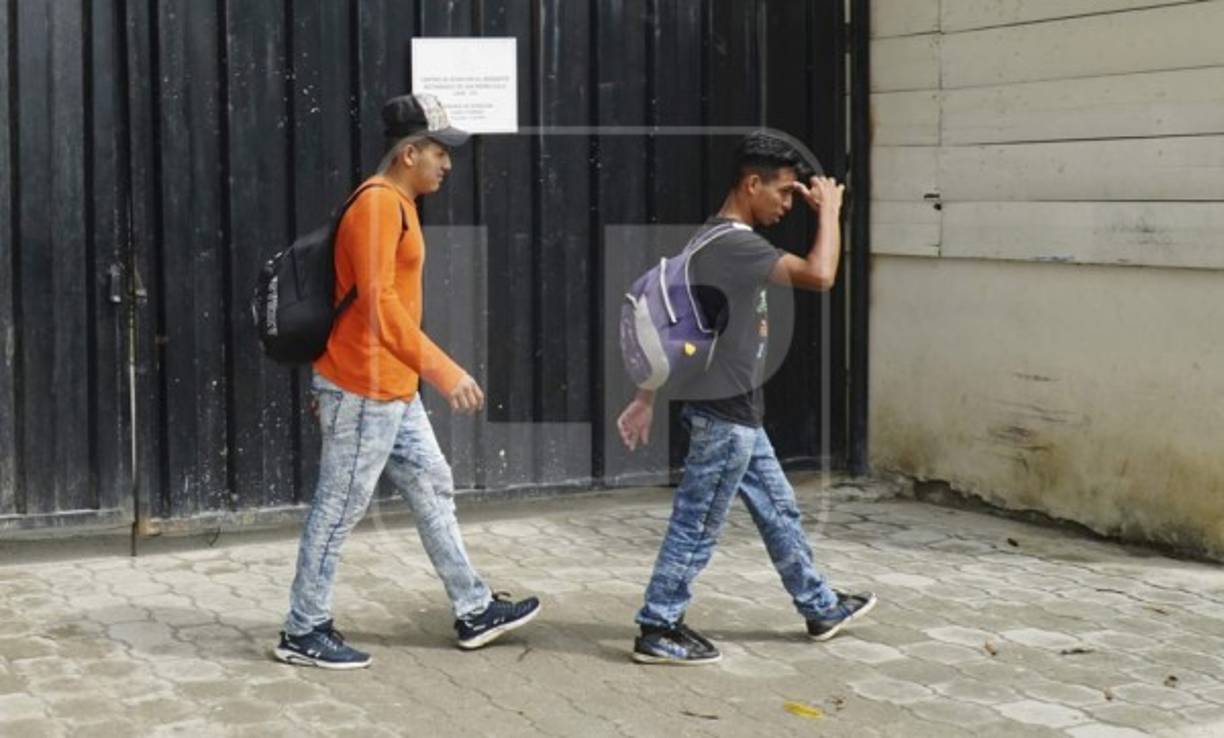 Sin embargo, alrededor de 500 migrantes pertenecientes a la caravana migrante, en su mayoría hondureños, cruzaron este lunes corriendo el río que separa Guatemala de México para entrar irregularmente y luego de que el Gobierno rechazara ese mismo día su solicitud formal para ingresar al país.